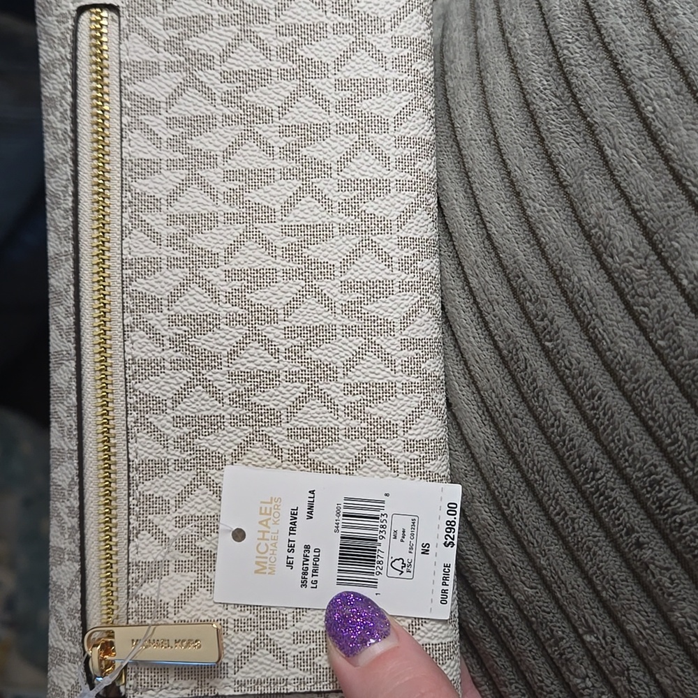 Michael Kors Beige Patterned Wallet - image 3